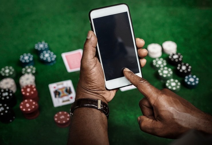 Pengguna mengecek transaksi dengan koneksi stabil